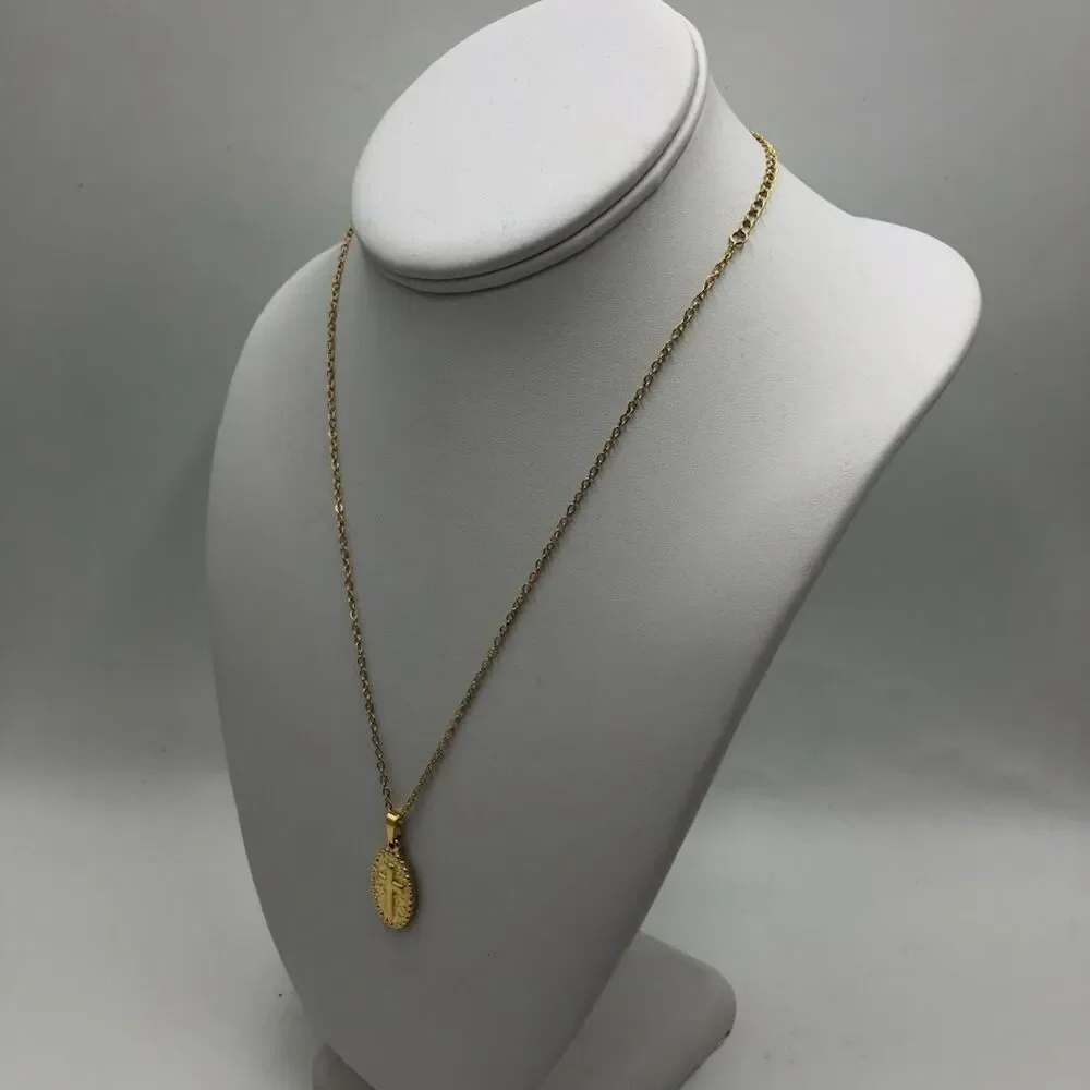 18K Gold Plated Round Cross Faith Religious Necklace Hypoallergenic Waterproof